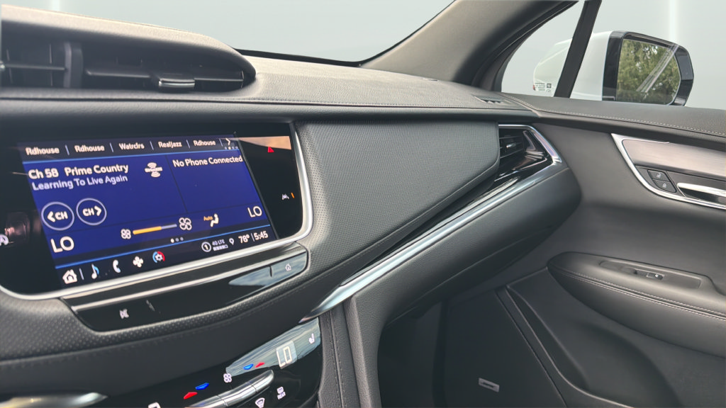 Used 2024 Cadillac XT6 Luxury FWD image 16