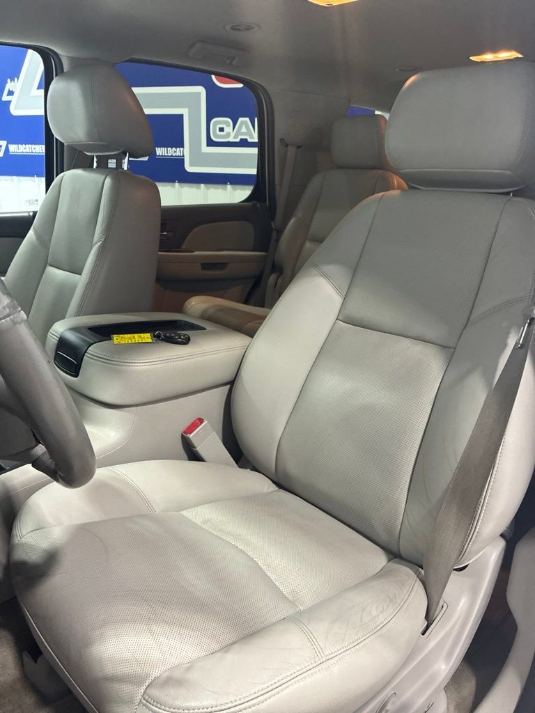 Used 2014 GMC Yukon SLT w/ SLT Chrome Package AWD/4WD image 12