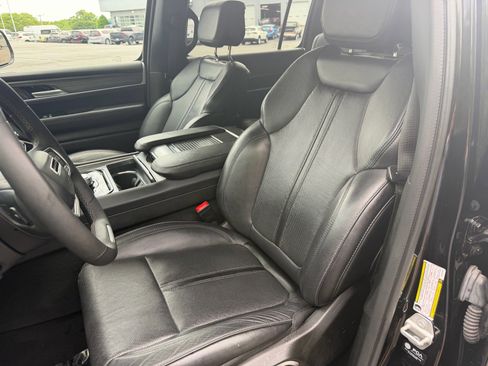 Used 2024 Jeep Wagoneer Series II w/ Flexible Seating Group AWD/4WD image 30
