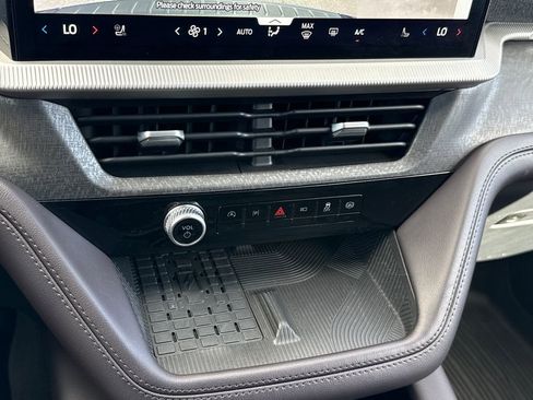 Used 2025 Ford Explorer Platinum image 22