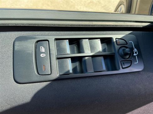 Used 2020 Land Rover Discovery Sport S image 28