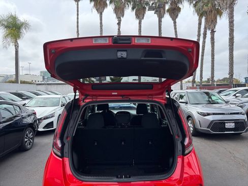 Used 2025 Kia Soul LX w/ LX Technology Package FWD image 29