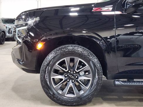 Used 2024 Chevrolet Tahoe Z71 w/ Luxury Package AWD/4WD image 5