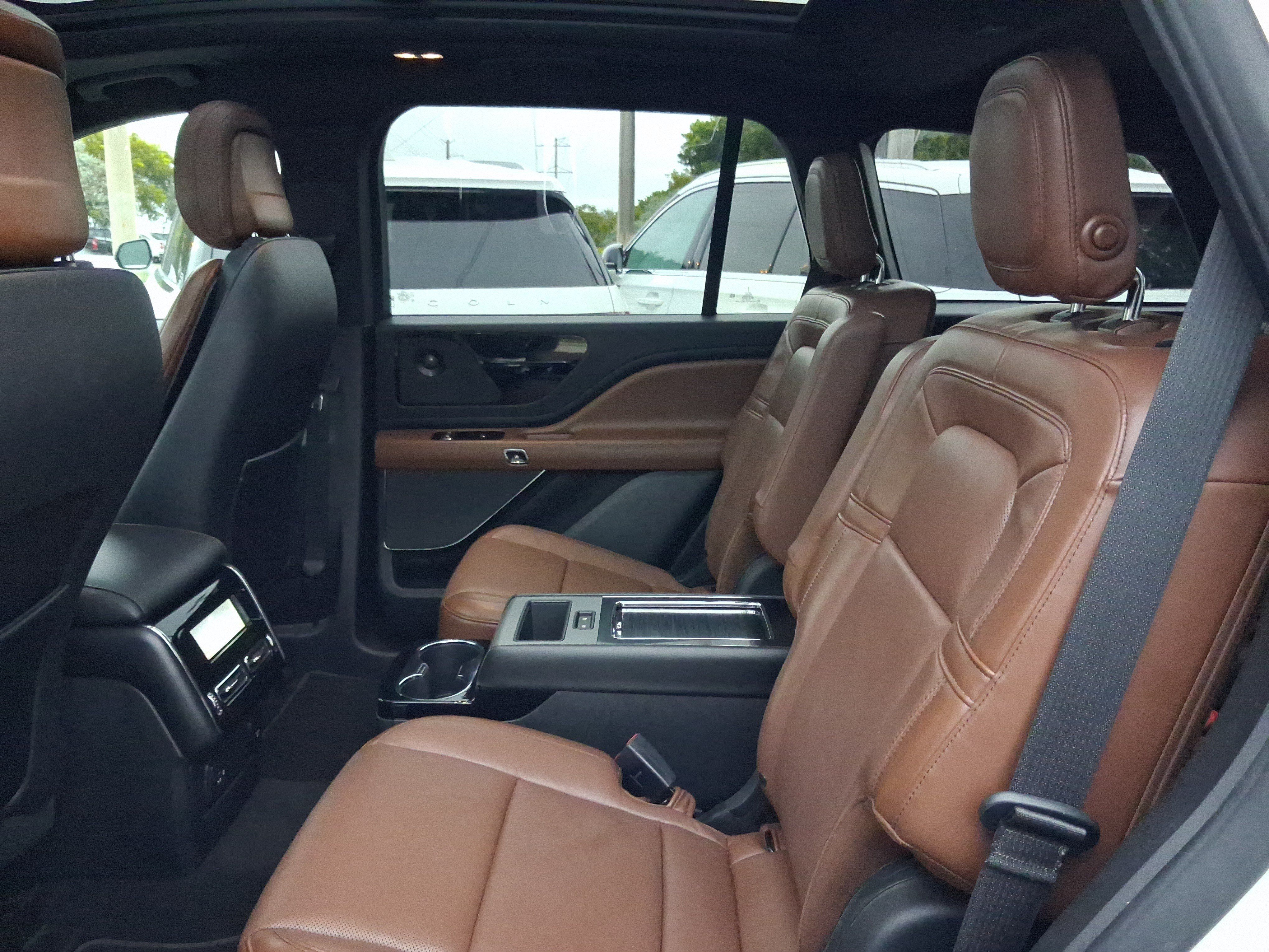 Used 2020 Lincoln Aviator Reserve w/ Equipment Group 201A RWD image 6