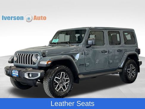 Used 2026 Jeep Wrangler Unlimited Sahara AWD/4WD image 5