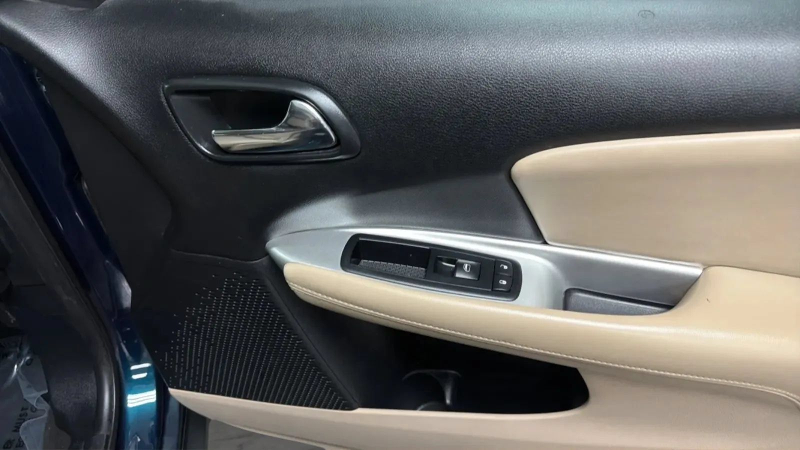 Used 2013 Dodge Journey SXT w/ Flexible Seating Group FWD image 17