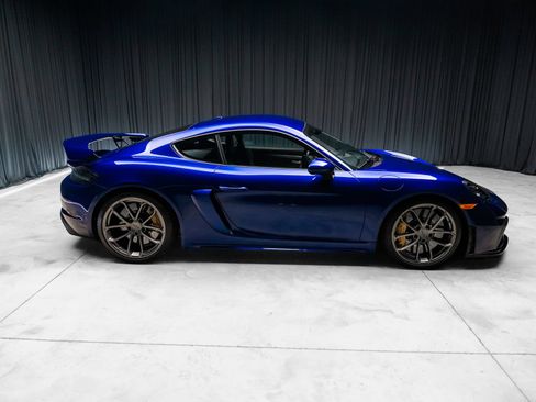 Used 2021 Porsche 718 Cayman GT4 RWD image 12
