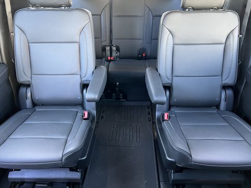 Used 2025 GMC Yukon XL Denali image 17