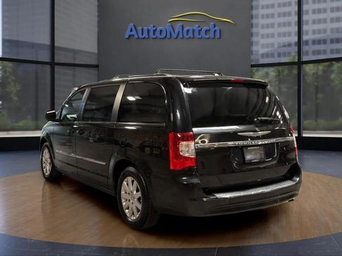 Used 2015 Chrysler Town & Country Touring FWD image 8