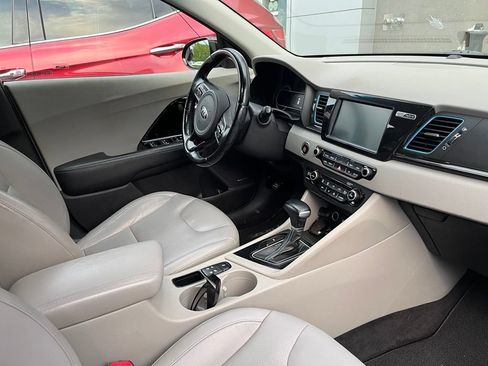 Used 2019 Kia Niro Touring FWD image 6