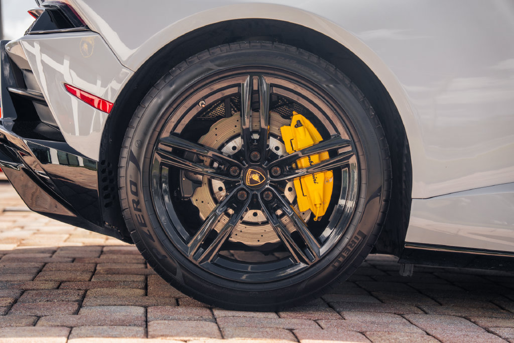 Used 2020 Lamborghini Huracan EVO RWD image 13