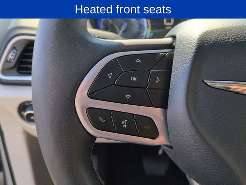 Used 2023 Chrysler Pacifica Touring-L FWD image 12