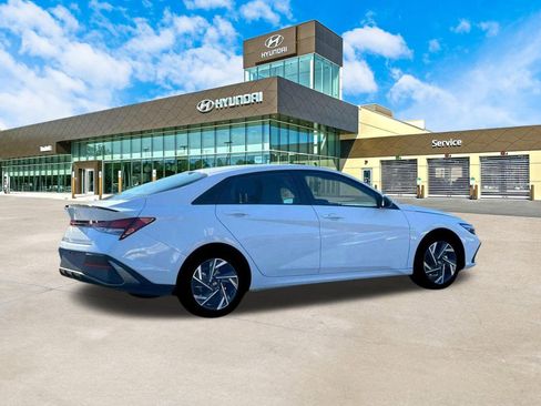 Used 2025 Hyundai Elantra Sport FWD image 10