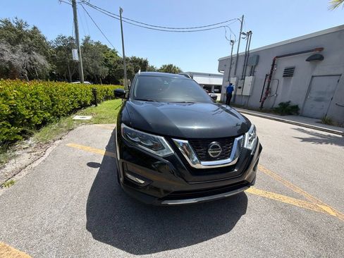 Used 2018 Nissan Rogue SL w/ Premium Package FWD image 2