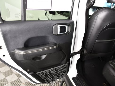 Used 2018 Jeep Wrangler Unlimited Sahara w/ Uconnect 4C Nav & Sound Group image 45