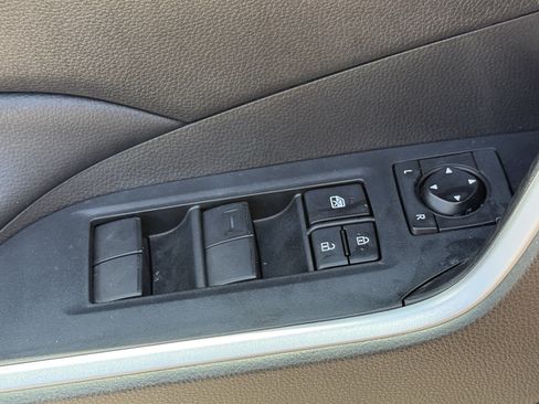 Used 2022 Toyota RAV4 LE FWD image 25