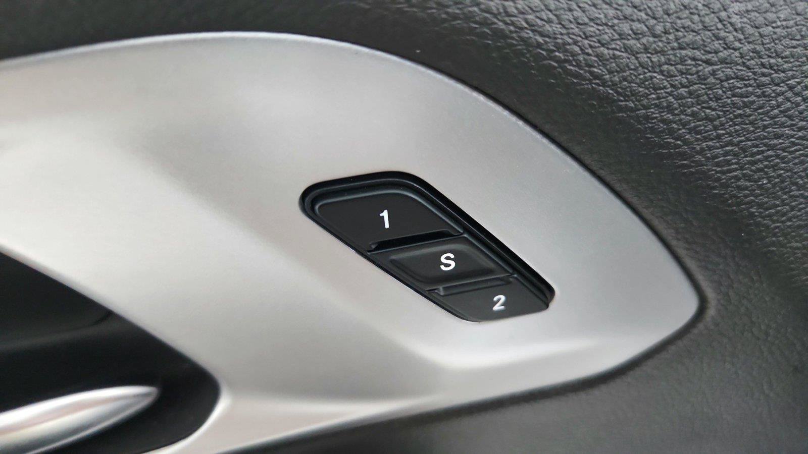 Used 2025 Chrysler Pacifica Limited FWD image 19