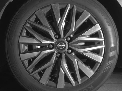Used 2025 Nissan Altima 2.5 SV FWD image 9