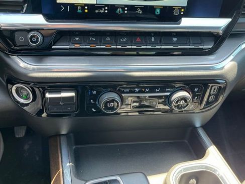 Used 2023 Chevrolet Silverado 1500 High Country w/ Technology Package AWD/4WD image 26