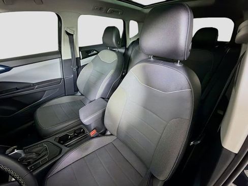 Used 2023 Volkswagen Taos SE image 11