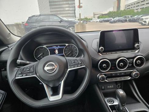 Used 2024 Nissan Sentra SV image 9