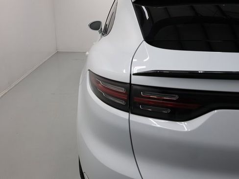 Used 2020 Porsche Cayenne Turbo image 60