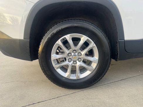 Used 2022 Chevrolet Traverse LS image 27