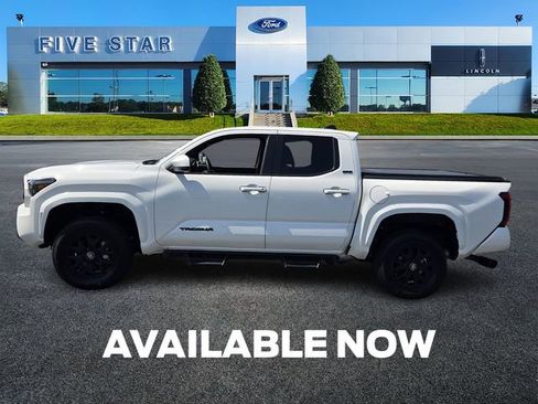 Used 2024 Toyota Tacoma SR5 w/ SR5 Upgrade Package image 4