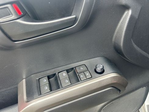 Used 2022 Toyota Tacoma SR5 AWD/4WD image 23