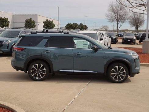 New 2026 Nissan Pathfinder Platinum image 4