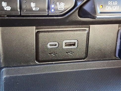 Used 2024 GMC Yukon SLT image 22