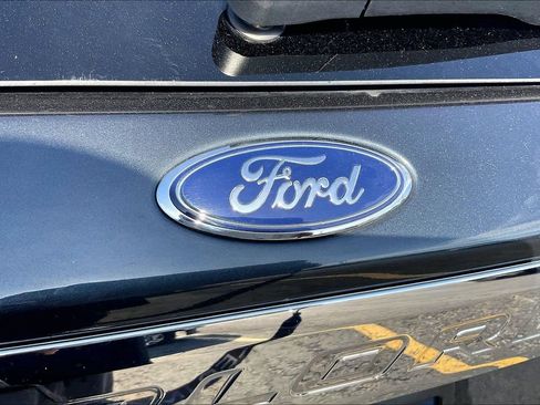 Used 2023 Ford Explorer XLT w/ Equipment Group 202A RWD image 7