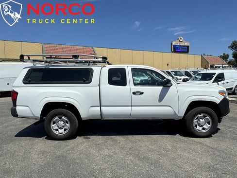 Used 2020 Toyota Tacoma SR image 1