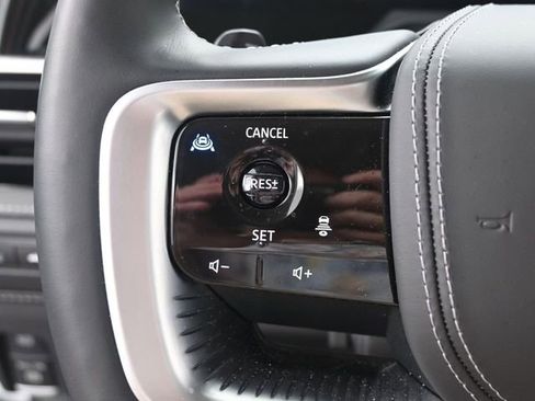 Used 2025 INFINITI QX80 Sensory image 17