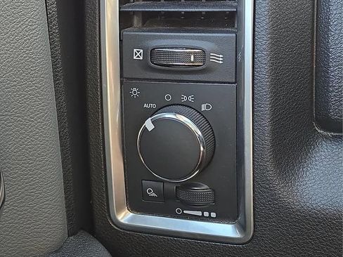 Used 2022 RAM 1500 Classic SLT image 25