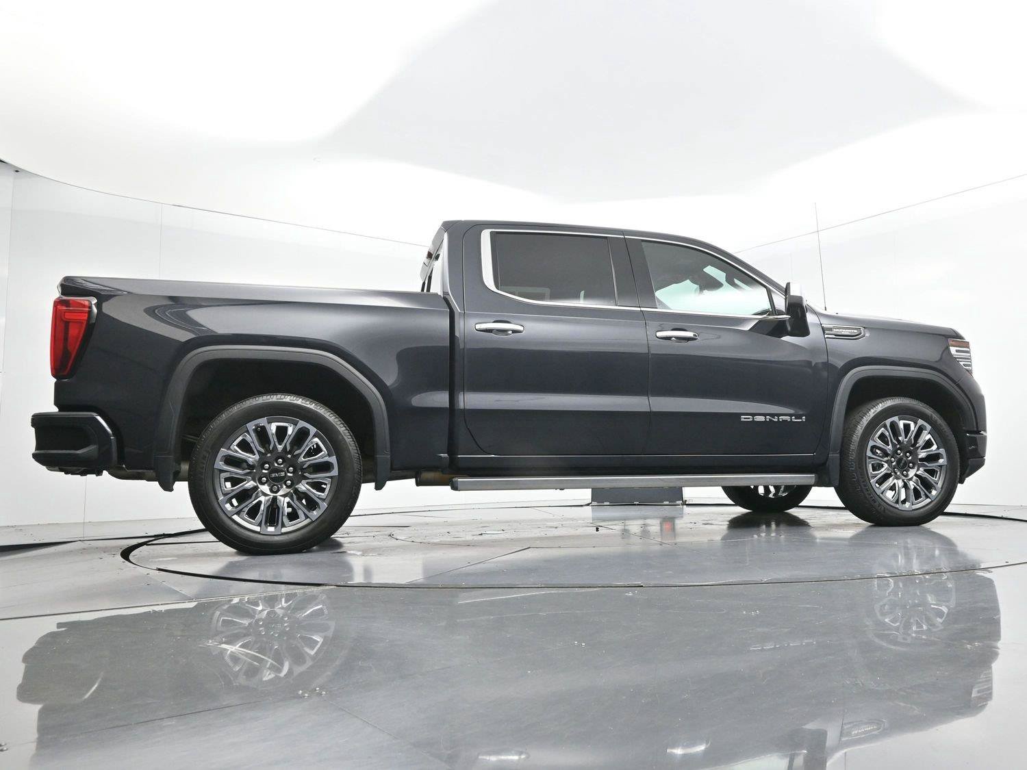Used 2023 GMC Sierra 1500 Denali Ultimate AWD/4WD image 25