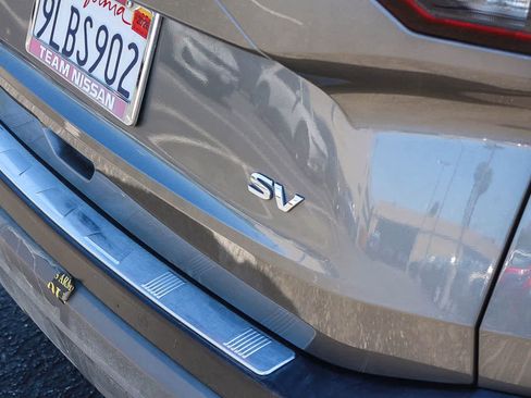 Used 2023 Nissan Rogue SV image 11