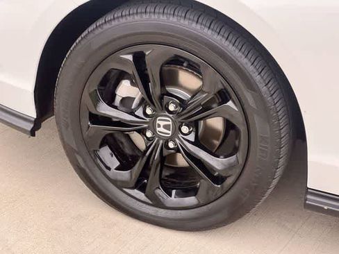 Certified 2025 Honda Accord SE image 9
