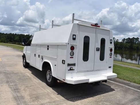 Used 2017 Chevrolet Express 3500 RWD image 5