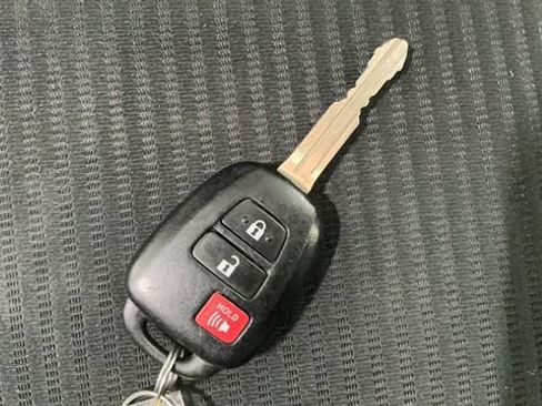 Used 2016 Toyota RAV4 LE AWD/4WD image 26