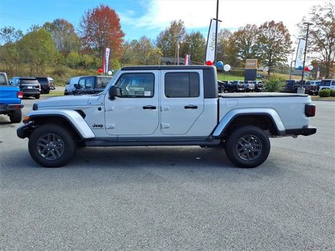 Used 2024 Jeep Gladiator Sport image 7