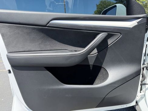 Used 2023 Tesla Model Y Performance AWD/4WD image 9