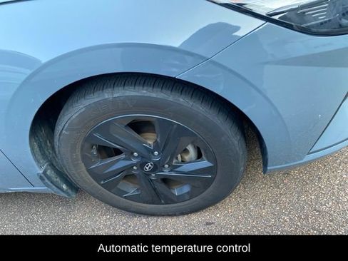 Used 2022 Hyundai Elantra SEL FWD image 5