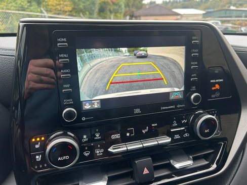 Used 2020 Toyota Highlander Limited image 23