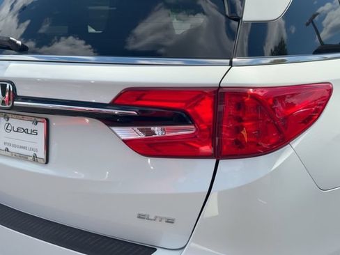 Used 2023 Honda Odyssey Elite image 5