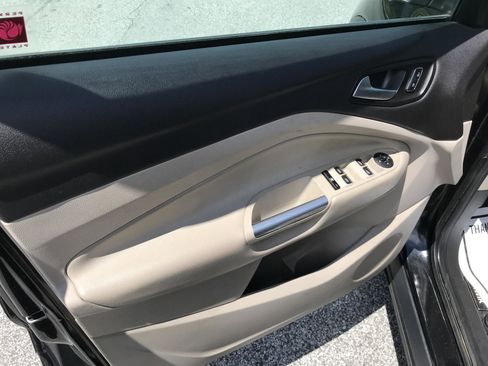Used 2015 Ford Escape SE w/ Equipment Group 201A AWD/4WD image 9