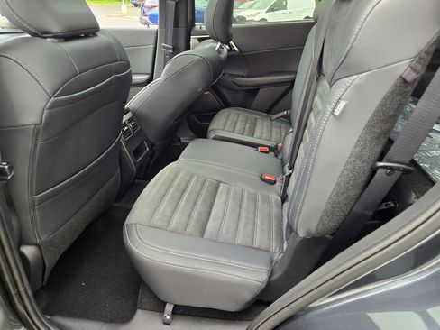 New 2025 Mitsubishi Outlander SE image 13