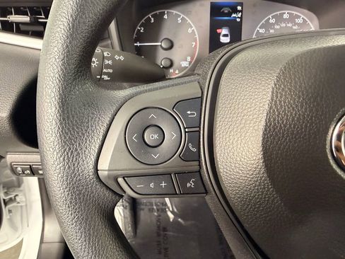Used 2025 Toyota Corolla LE FWD image 18