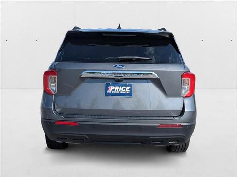 Used 2024 Ford Explorer XLT image 6