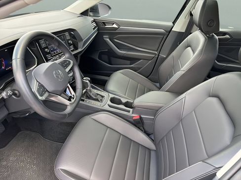 Used 2023 Volkswagen Jetta SE FWD image 9